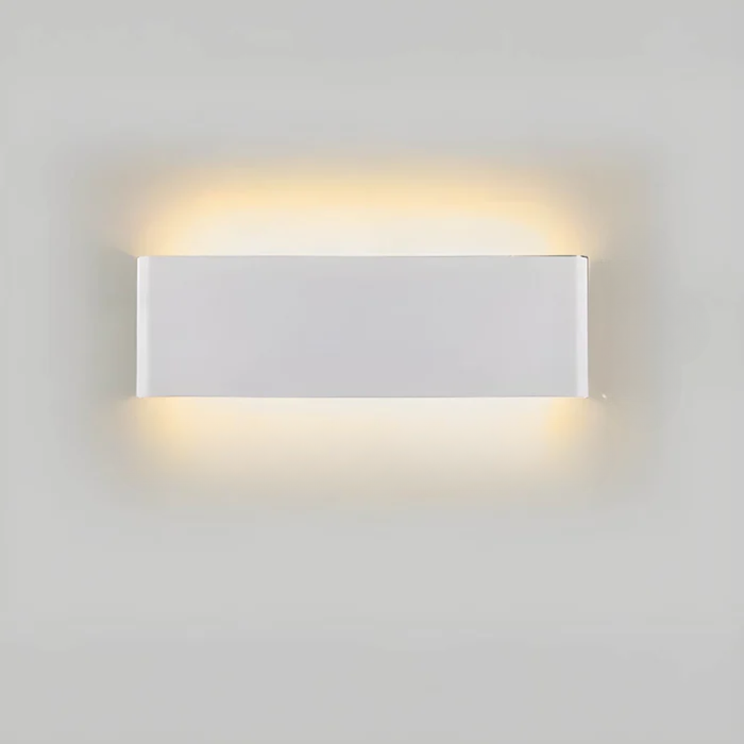 Elegant, Timeless and Versatile Wall Lamp