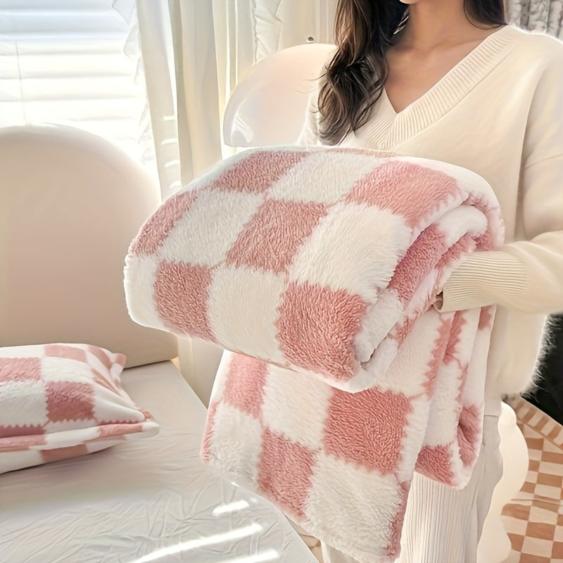 Cozy Plaid Flannel Blanket – Soft, Warm & Traditional Comfort for Home and Travel