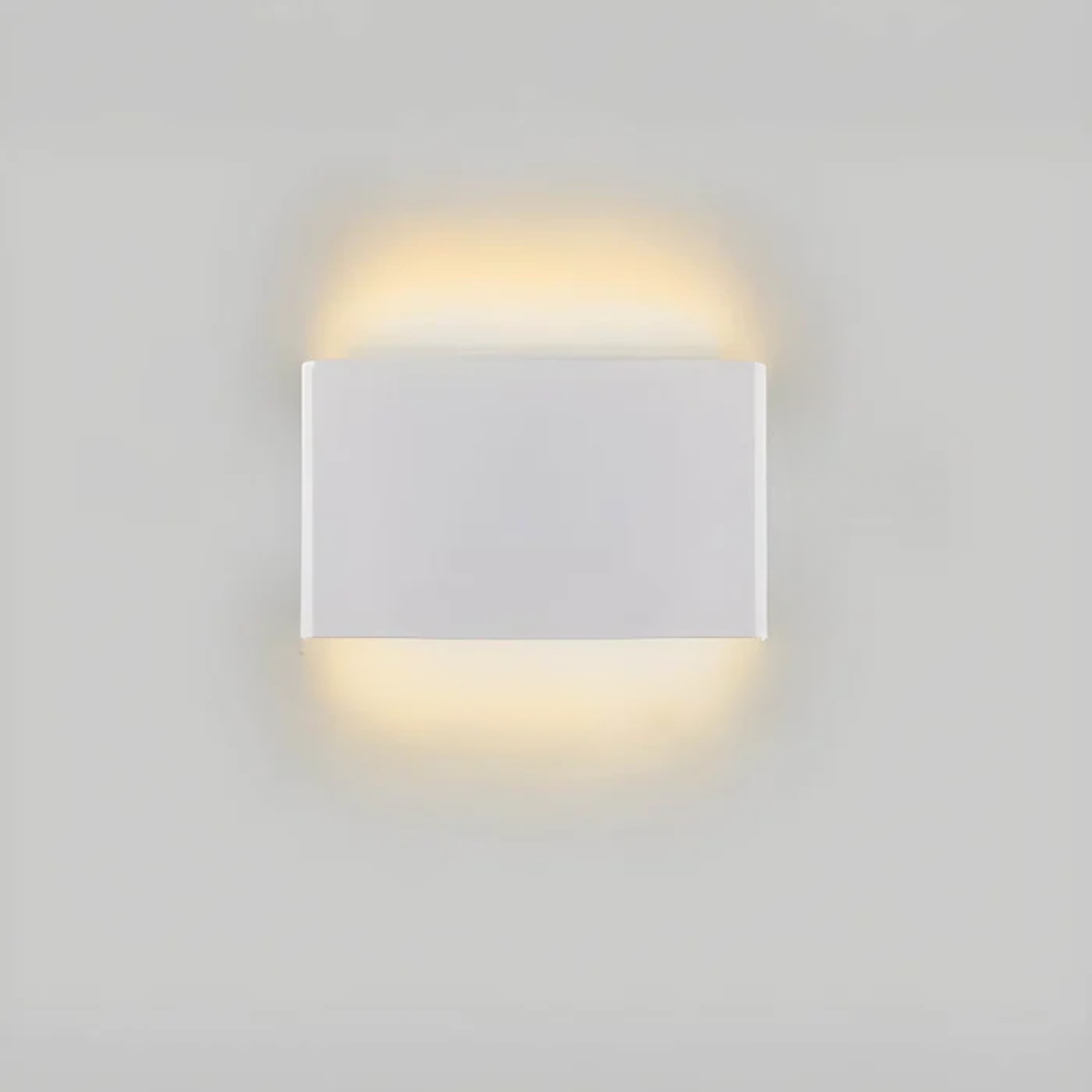 Elegant, Timeless and Versatile Wall Lamp