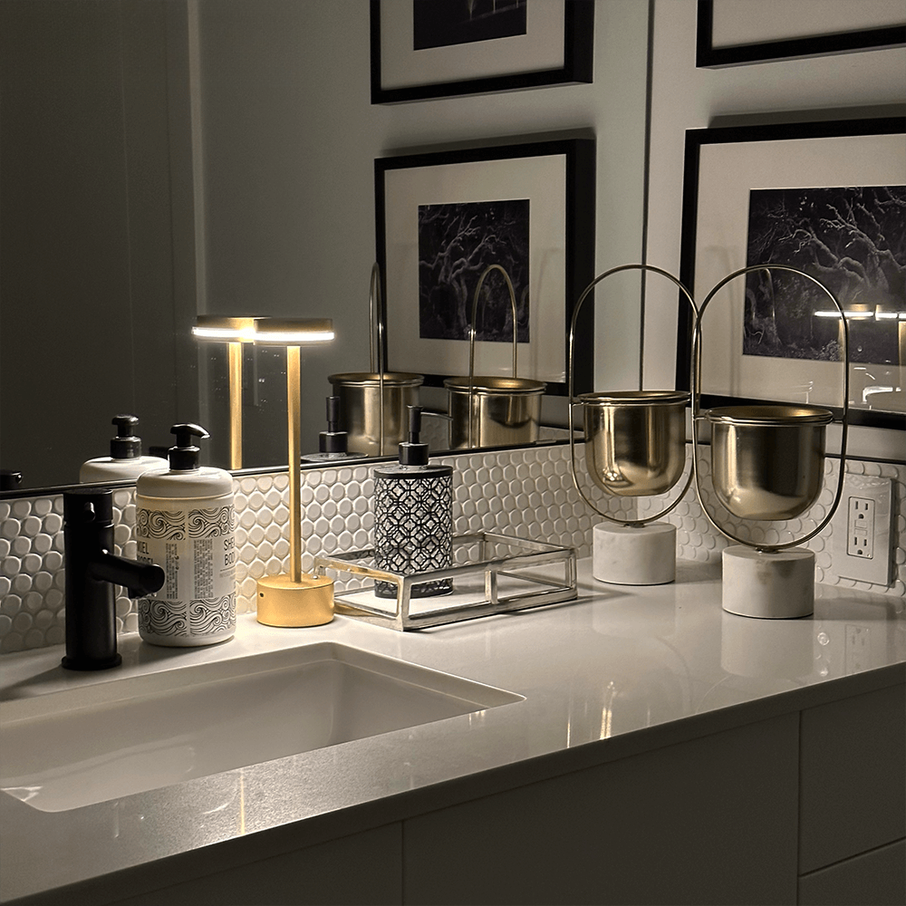 Modern Wireless LED Table Lamp – Dimmable Lighting for Indoor and Outdoor Atmosphere