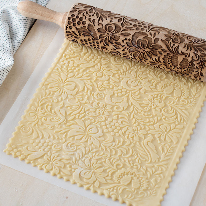 Handcrafted Embossed Rolling Pin for Holiday Baking – 35cm Beech Wood with Festive Reindeer and Snowflake Designs 1