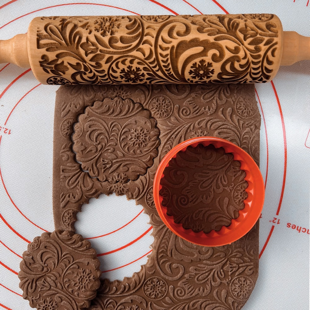 Handcrafted Embossed Rolling Pin for Holiday Baking – 35cm Beech Wood with Festive Reindeer and Snowflake Designs 6