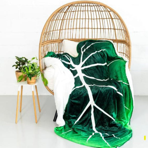 Leaf-Shaped Fleece Blanket with Double Layer Sherpa – Soft and Cozy, Available in Multiple Sizes 1