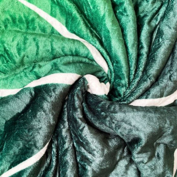 Leaf-Shaped Fleece Blanket with Double Layer Sherpa – Soft and Cozy, Available in Multiple Sizes 5
