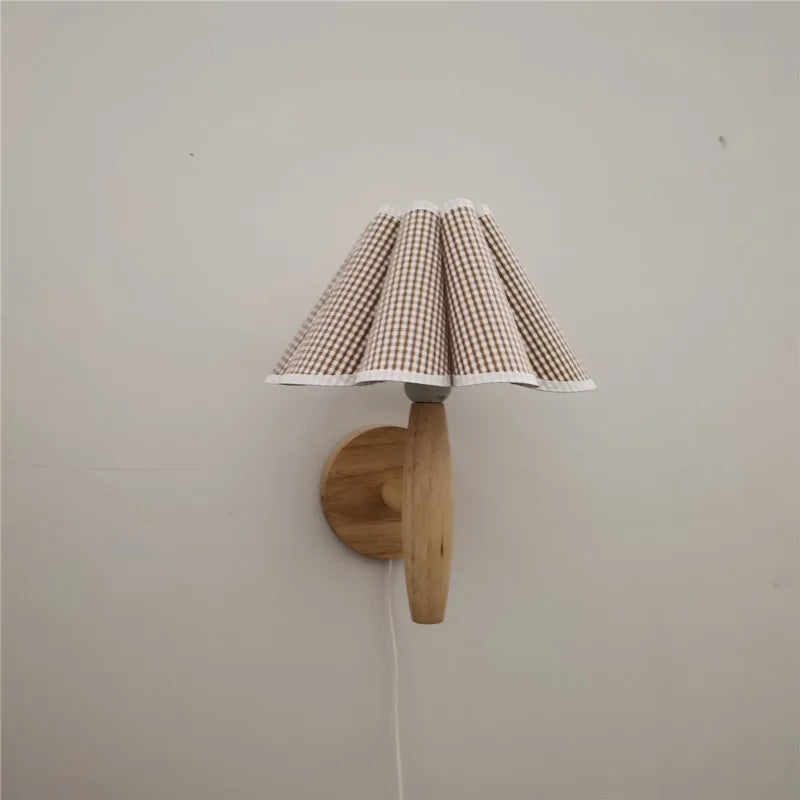 Nordic Style Wood Wall Sconce with Pleated Fabric Shade – Elegant Wall Lamp for Cozy Lighting