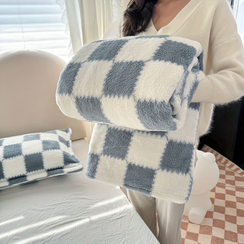 Cozy Plaid Flannel Blanket – Soft, Warm & Traditional Comfort for Home and Travel