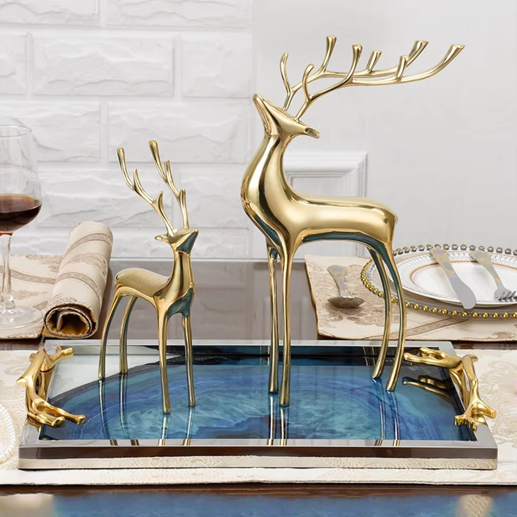 Elegant Christmas Table Centerpiece Set – Sculptural Reindeer Table Decoration for Festive Holiday Decor 13