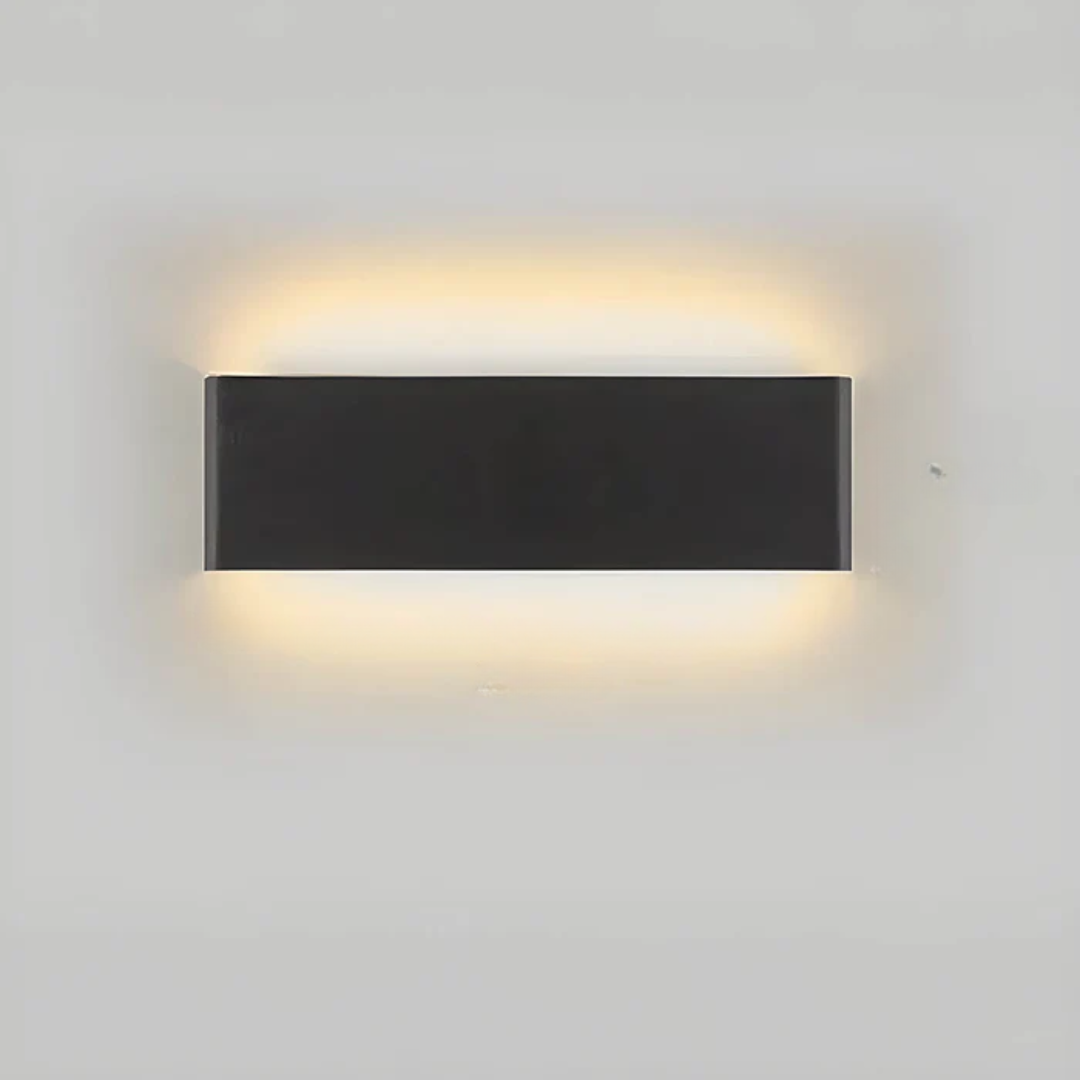 Elegant, Timeless and Versatile Wall Lamp