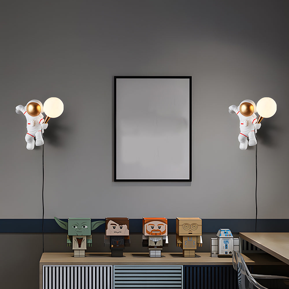 Astronaut Wall Light – Creative Space-Themed Resin Design with Warm LED Glow for Cozy Indoor Atmosphere 2