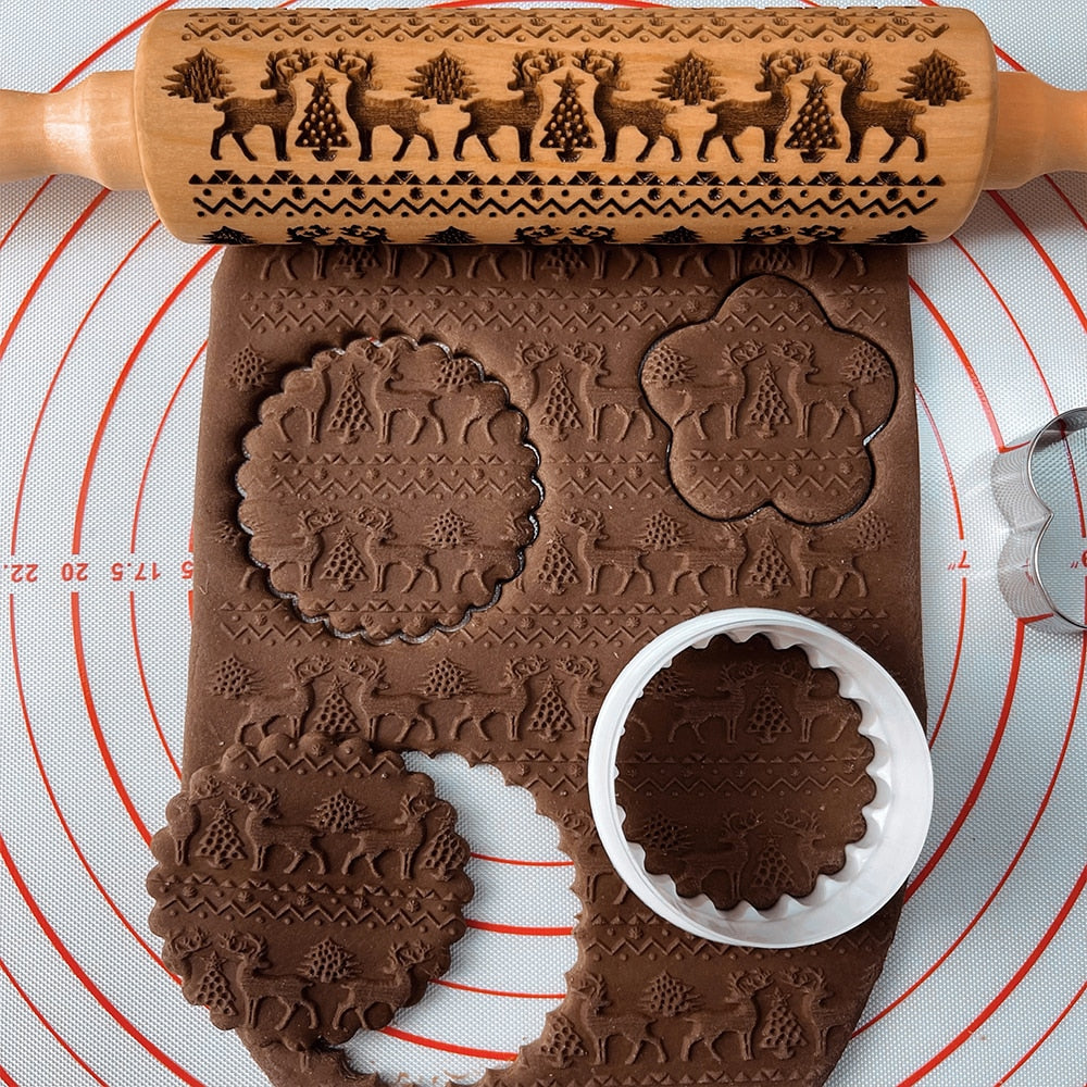 Handcrafted Embossed Rolling Pin for Holiday Baking – 35cm Beech Wood with Festive Reindeer and Snowflake Designs 3