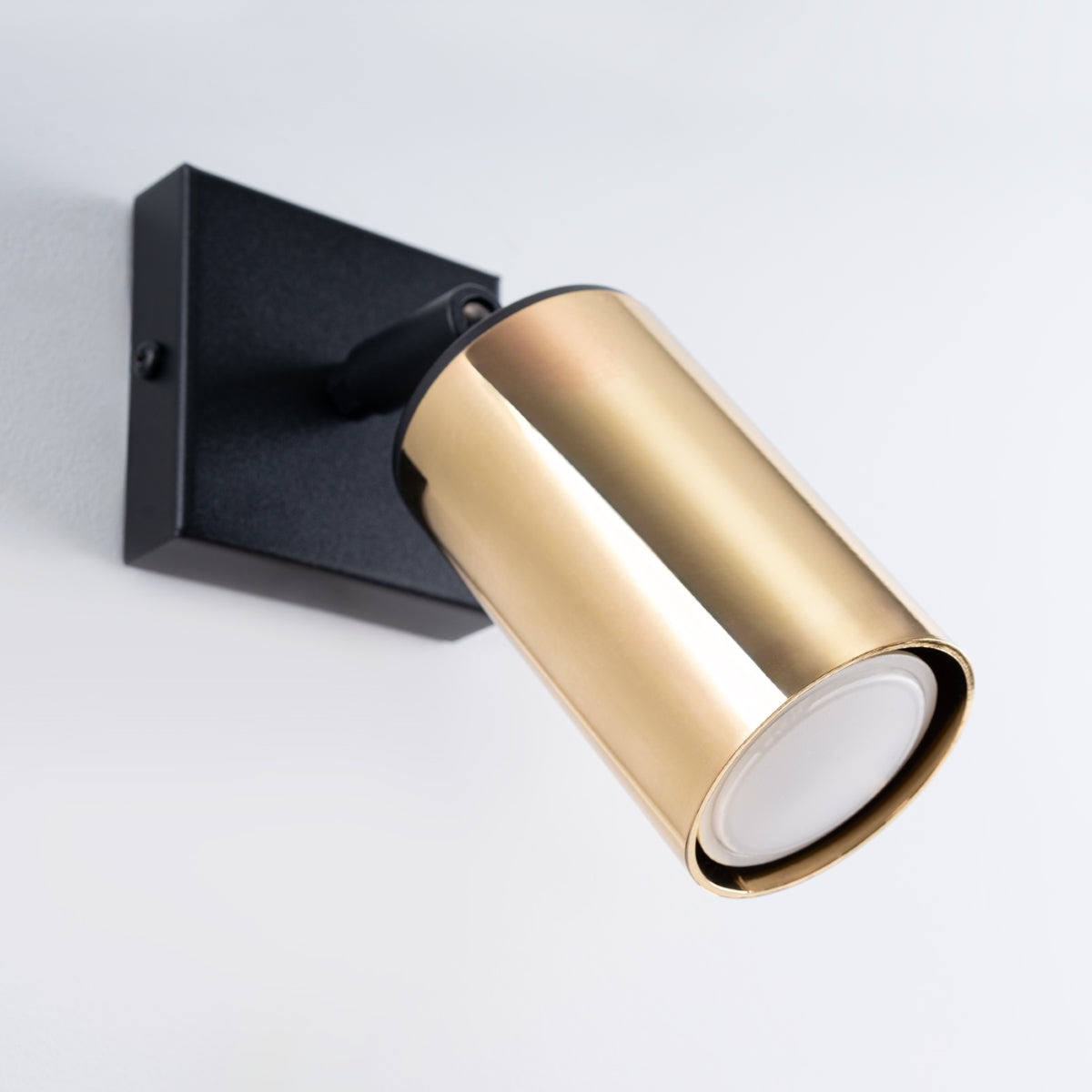 Modern Black and Gold Wall Light – Elegant Steel Wall Sconce for Living Room, Bedroom, and Office 6