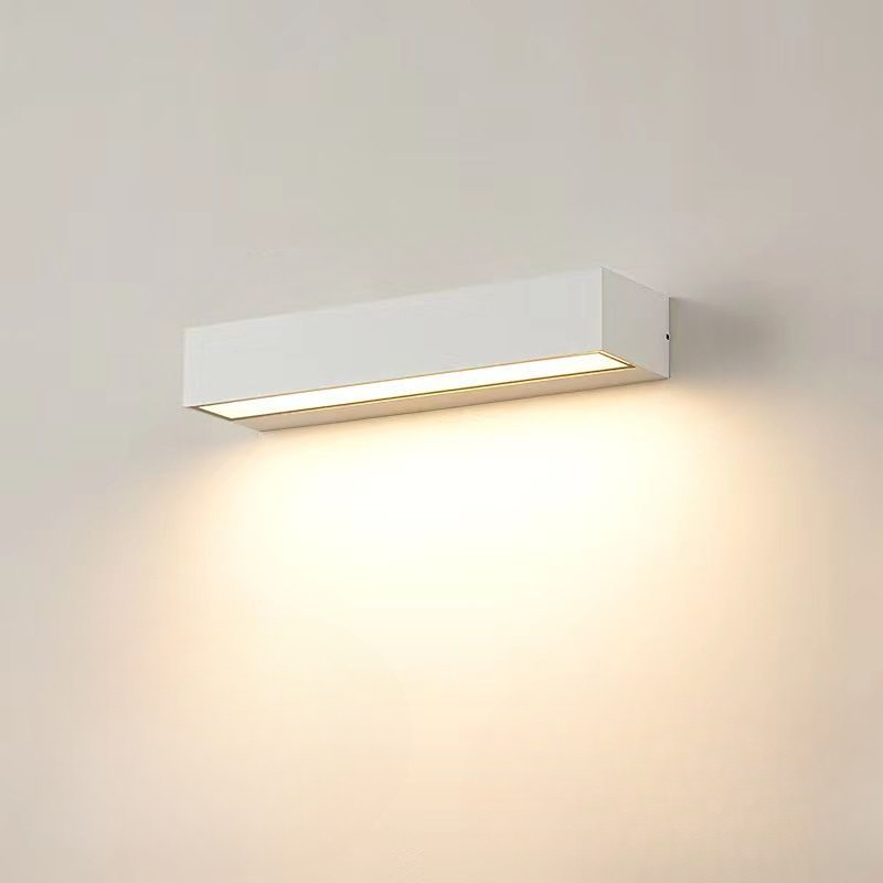Modern Metal Narrow LED Wall Light Sconce – Slim Design for Bathroom and Home Wall Lighting 4