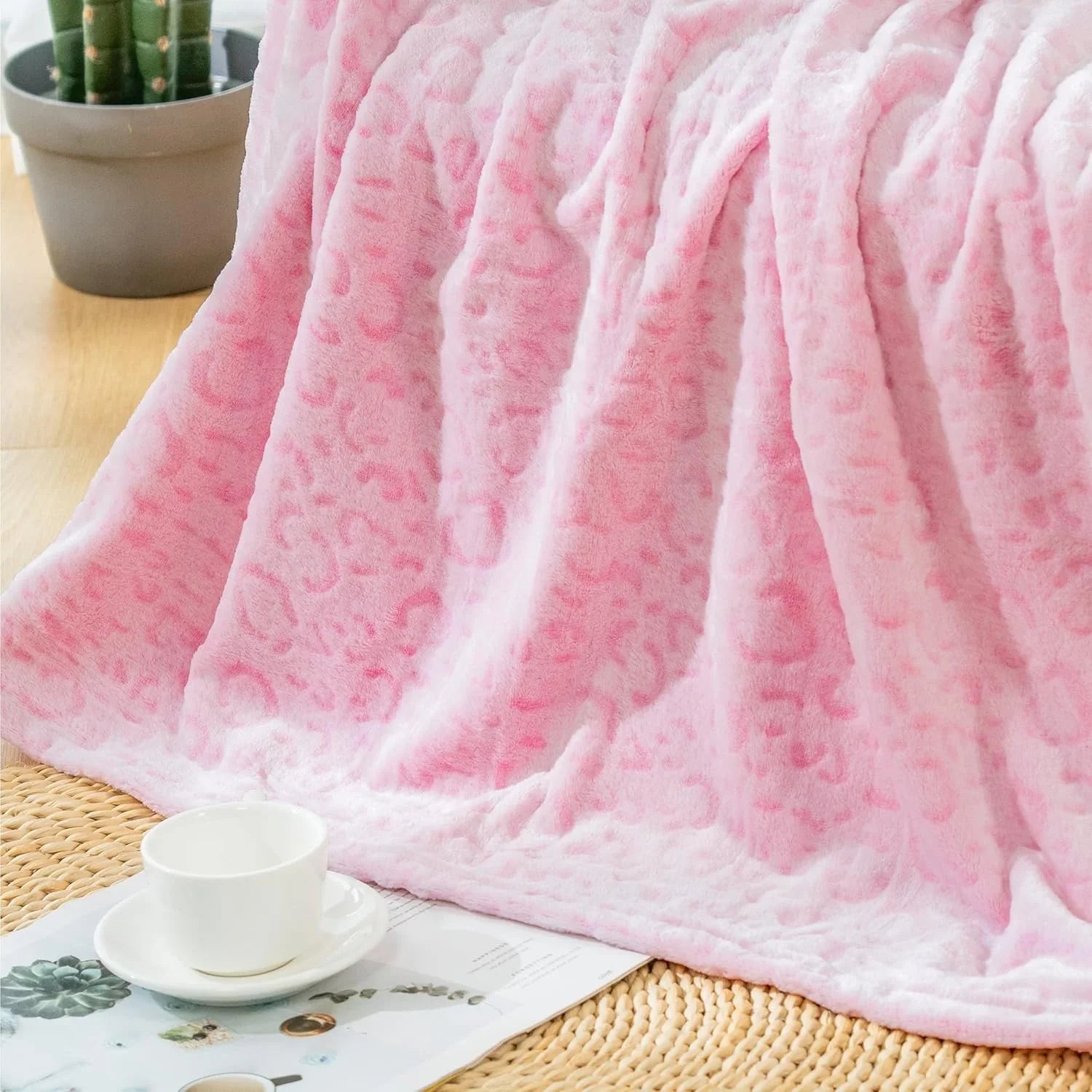 Super Soft Leopard Print Fleece Blanket – Cozy Fluffy Throw for Sofa and Bed, Lint-Resistant Flannel Material 0
