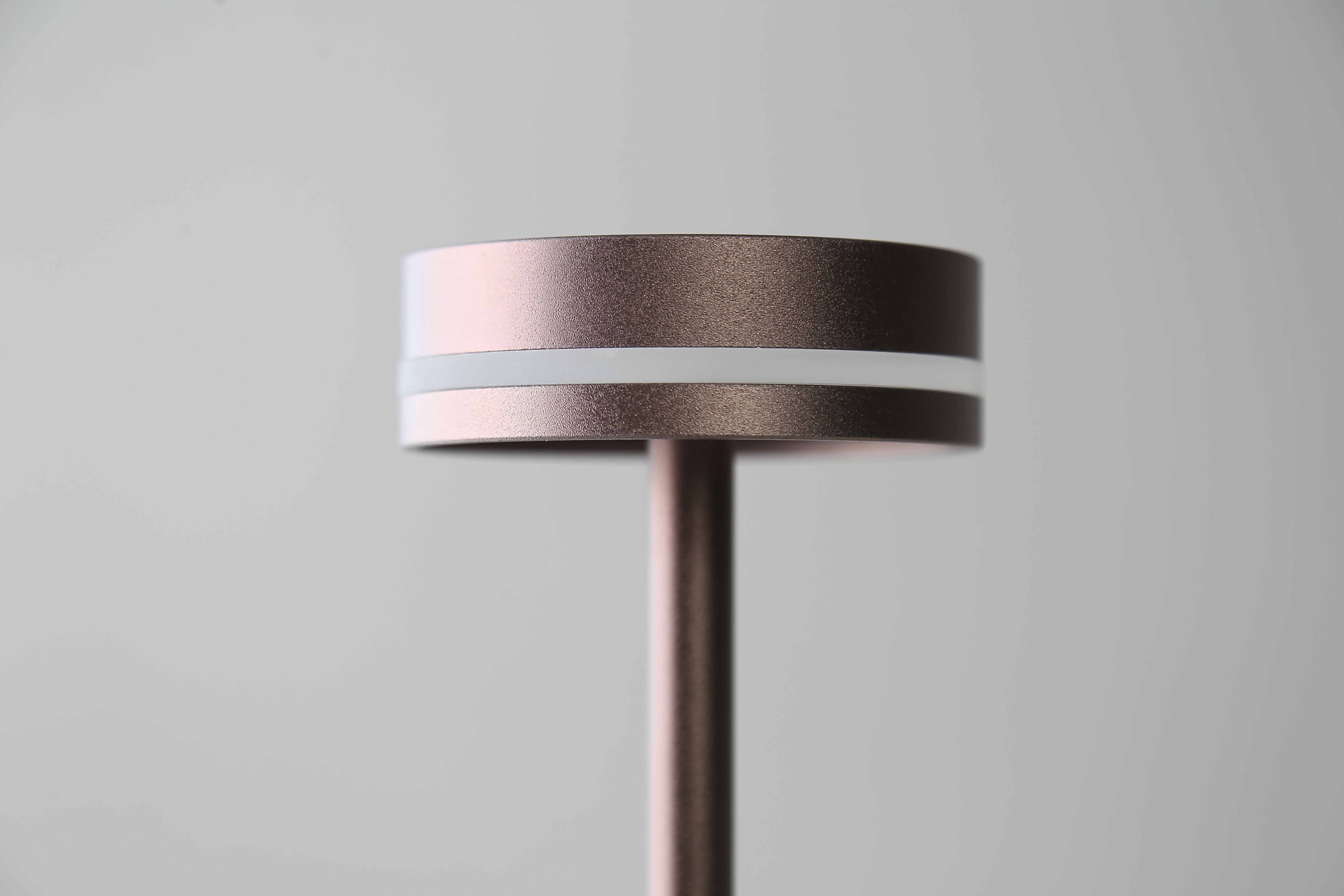Modern Wireless LED Table Lamp – Dimmable Lighting for Indoor and Outdoor Atmosphere